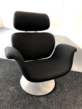 Tyylikäs musta design nojatuoli